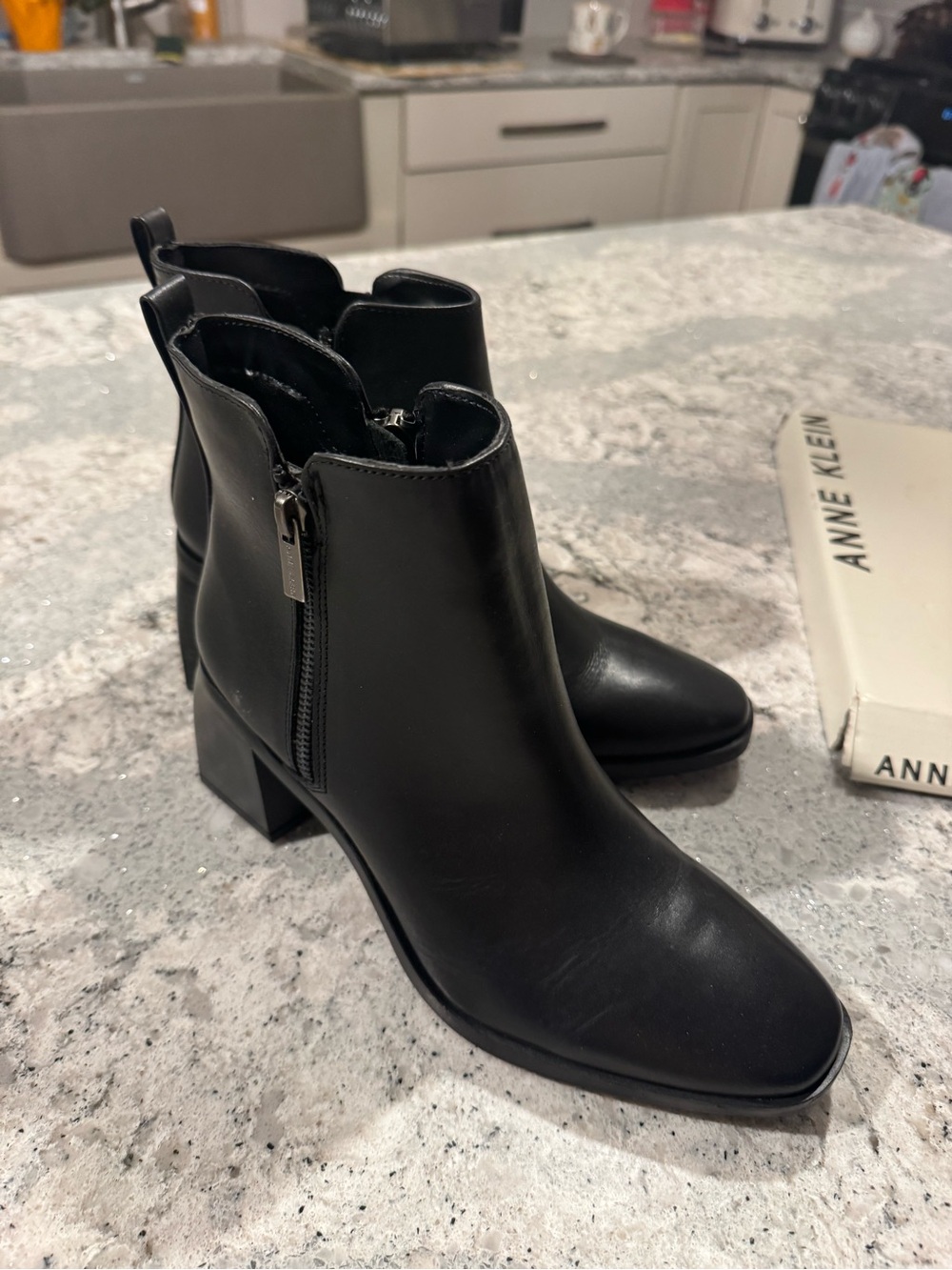 NWB Anne Klein 8.5 Akalessa Black Leather Side Zip Block Heel Booties